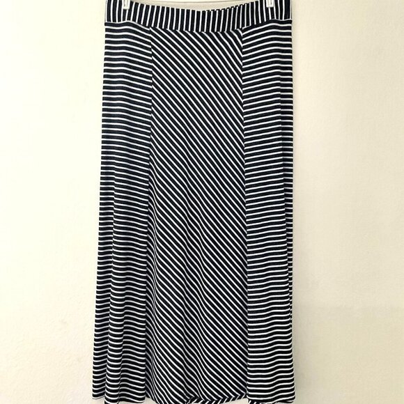 MAURICES MAXI SKIRT BLACK/WHITE PLUS 1X - Picture 3 of 8